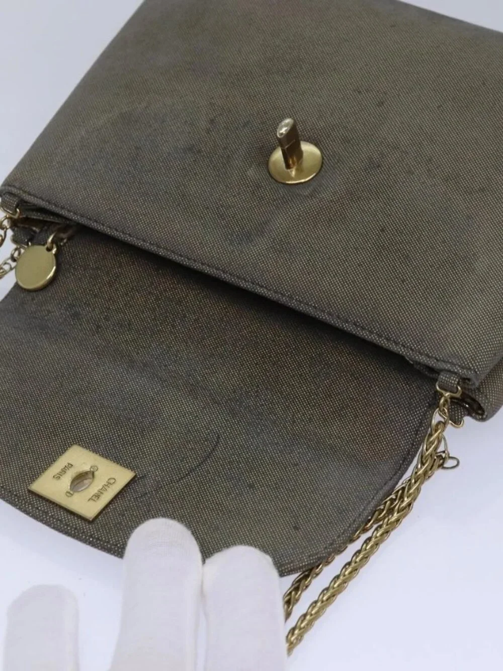CHANEL brand	chanel color	gold